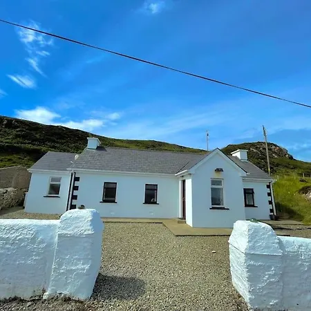 Scenic Oceanfront Retreat- Buliban Casa vacanze Ballyhillin
