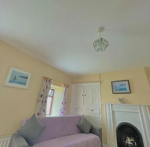 펜션 Scenic Oceanfront Retreat- Buliban *