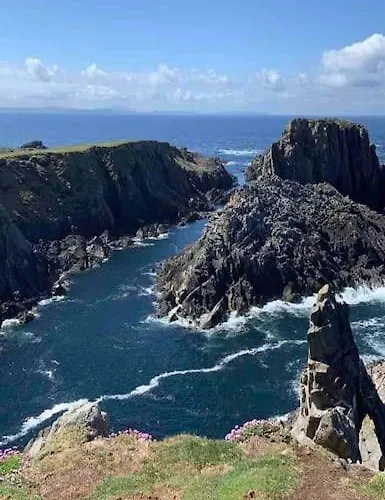 Scenic Oceanfront Retreat- Buliban Ballyhillin